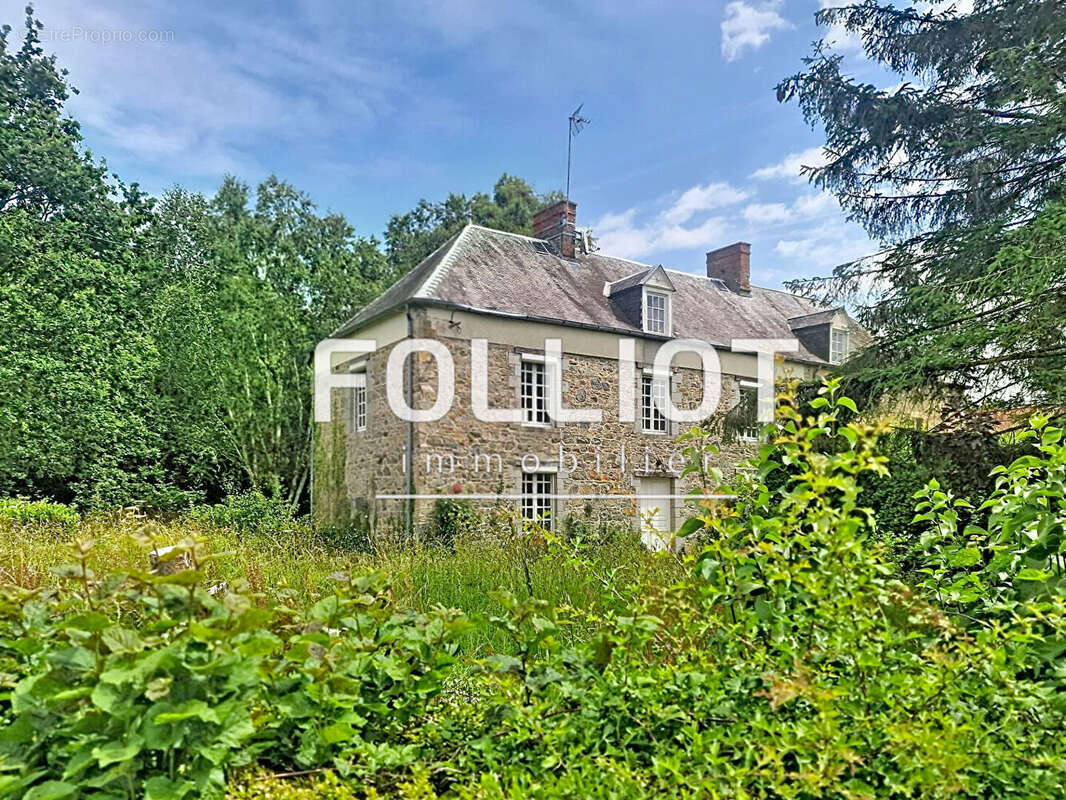 Maison à FEUGERES