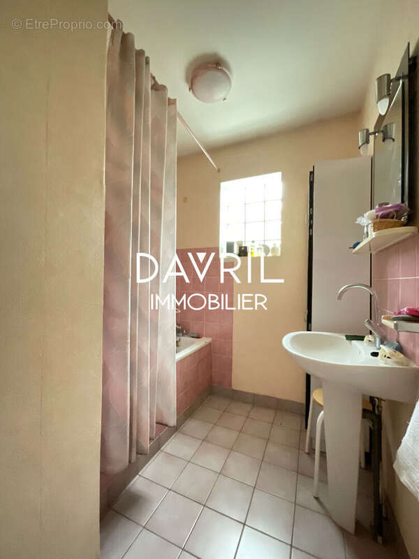 Maison à MAURECOURT