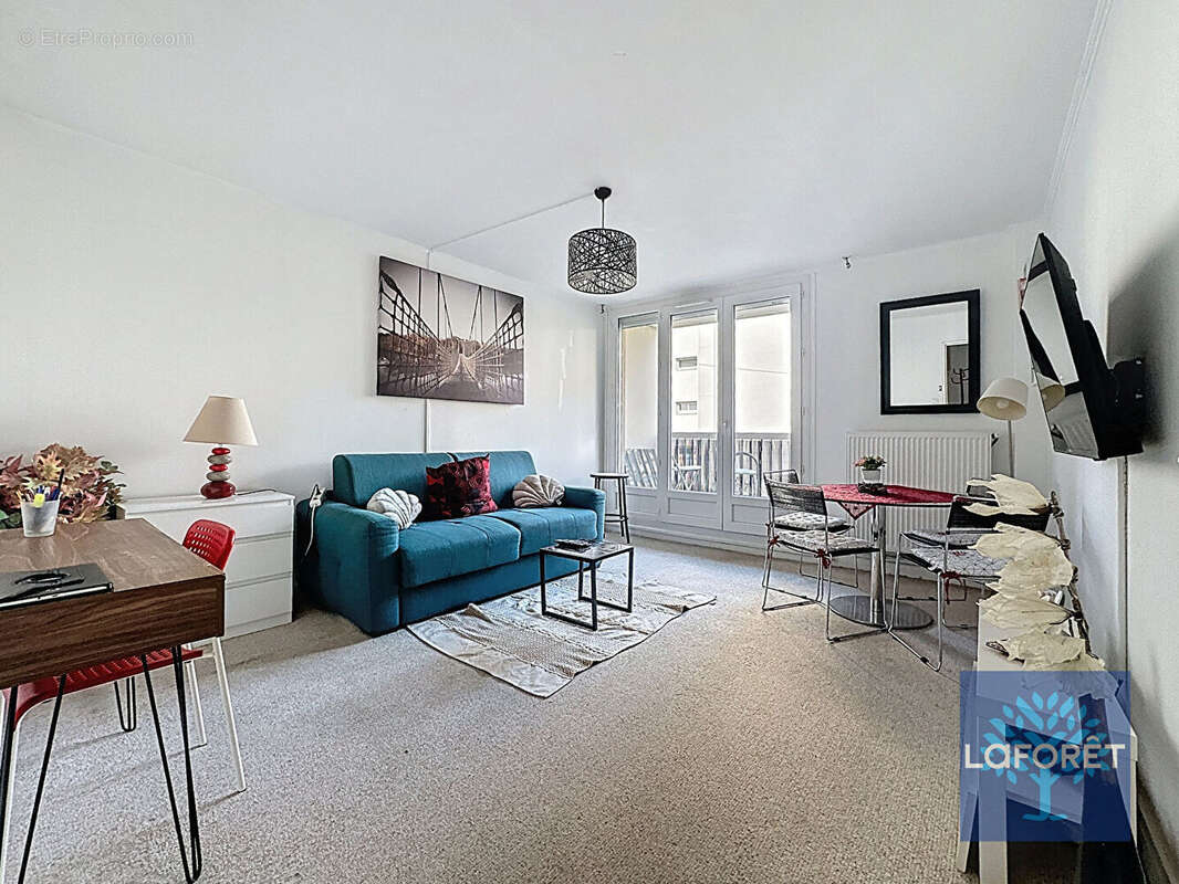 Appartement à CHILLY-MAZARIN