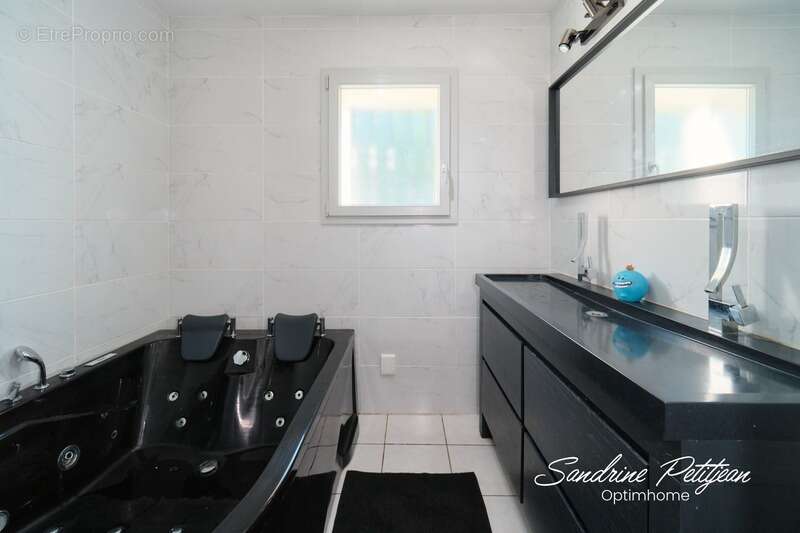 Maison à SAINT-JEAN-DE-THURIGNEUX