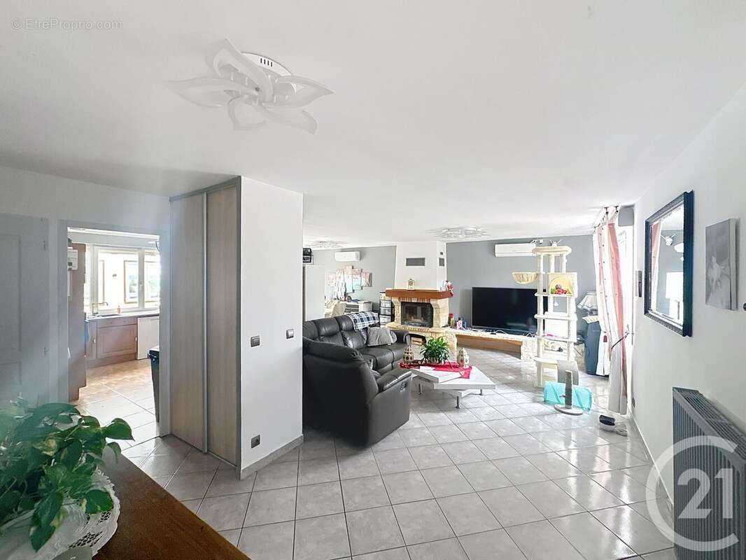 Maison à MONTIGNY-LENCOUP