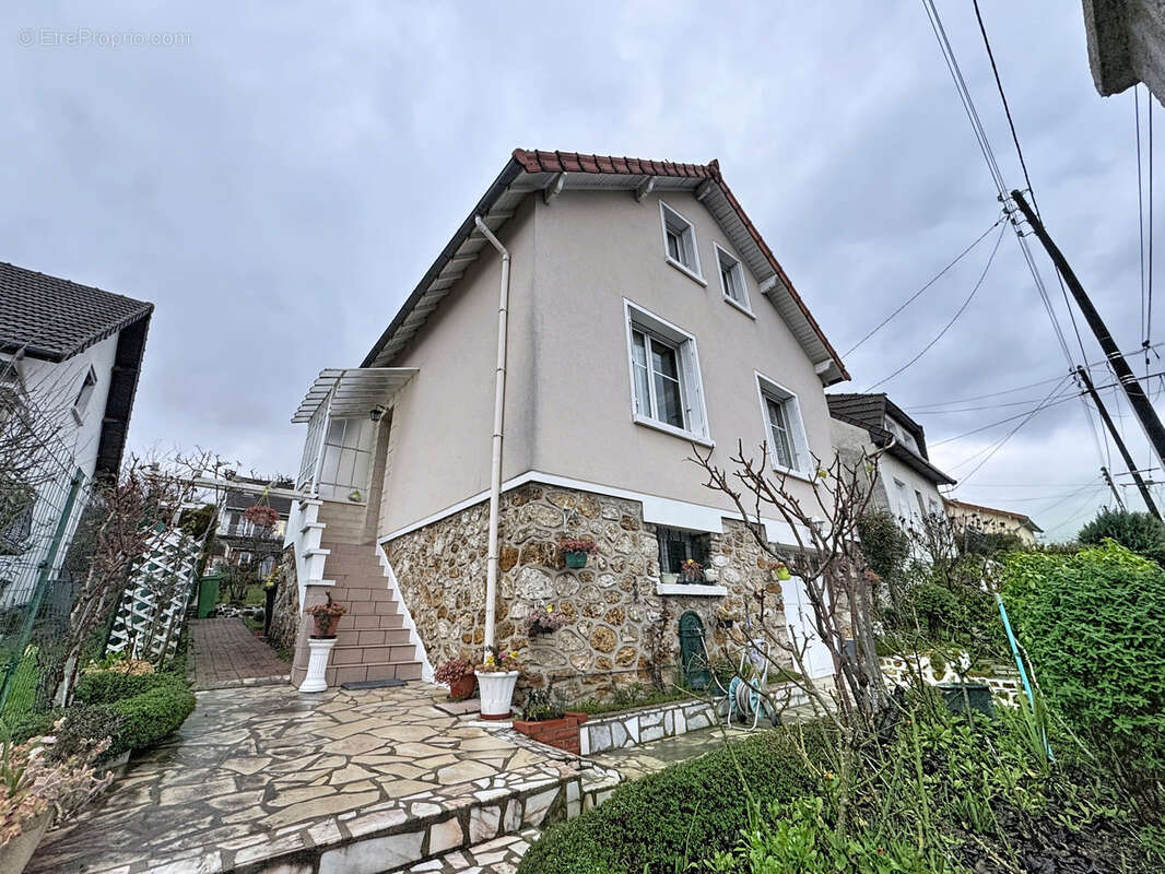 Maison à SAVIGNY-SUR-ORGE