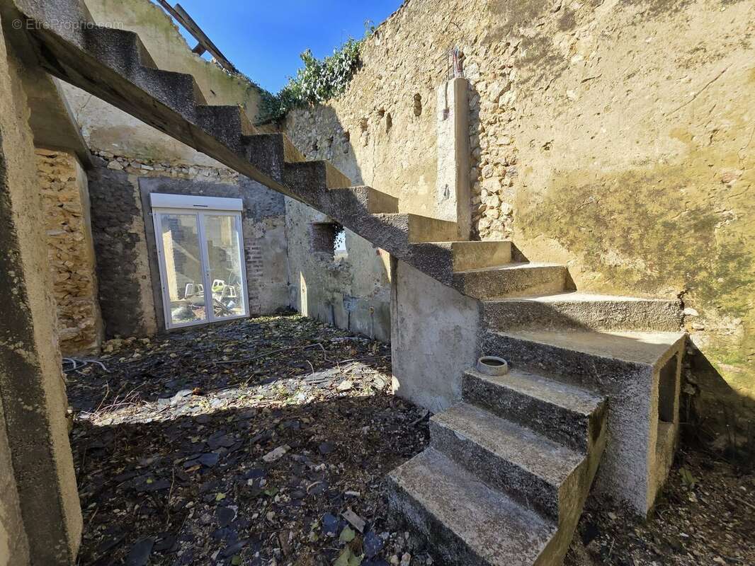 Terrain 1649 m² à Souvigne  - photo 6