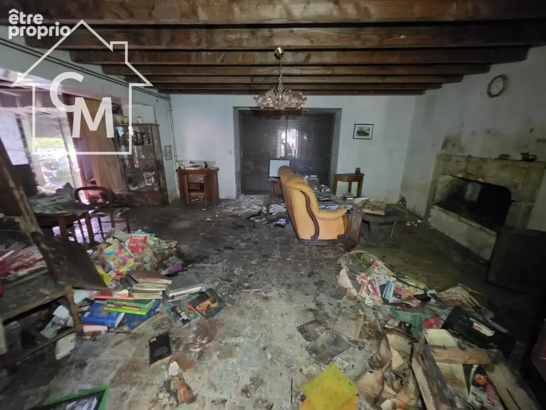 Maison à rénover entièrement avec dépendances et terrain - photo 5