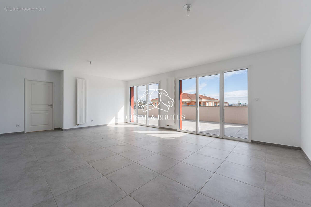 Appartement à MEYZIEU