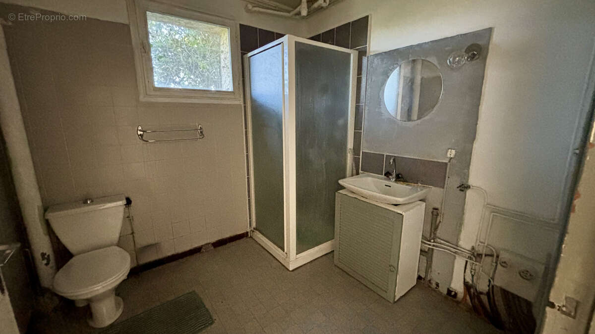 Maison à MONTELEGER