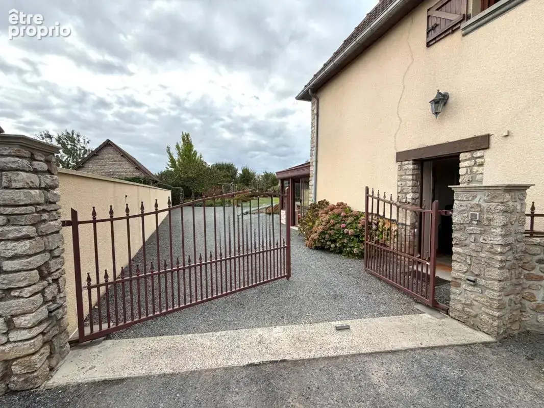 # méautis (50) – propriété de caractère avec plus de 900 m² de bâtiments – idéale pour entrepreneur - photo 3