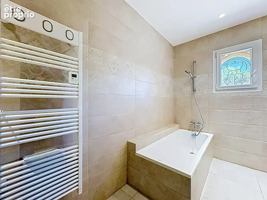 Maison Vedène - Grande propriété 355 m² - 7 chambres, piscine et fort potentiel - photo 10