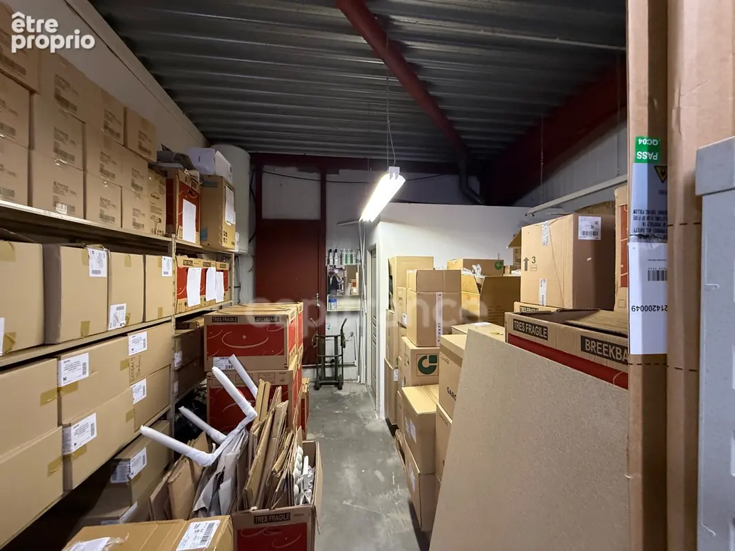 Murs professionnels avec logement - 696 m² - Sud Montélimar - photo 10