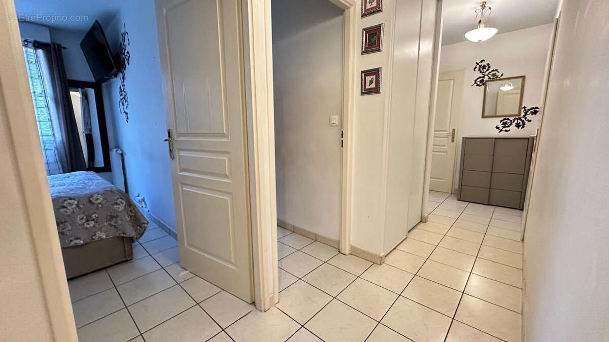 F4 avec terrassse (78 m² Carrez) à NEUILLY SUR MARNE - photo 9