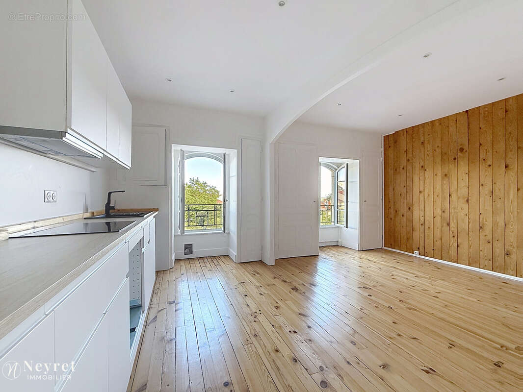 Appartement à SAINT-GENIS-LAVAL