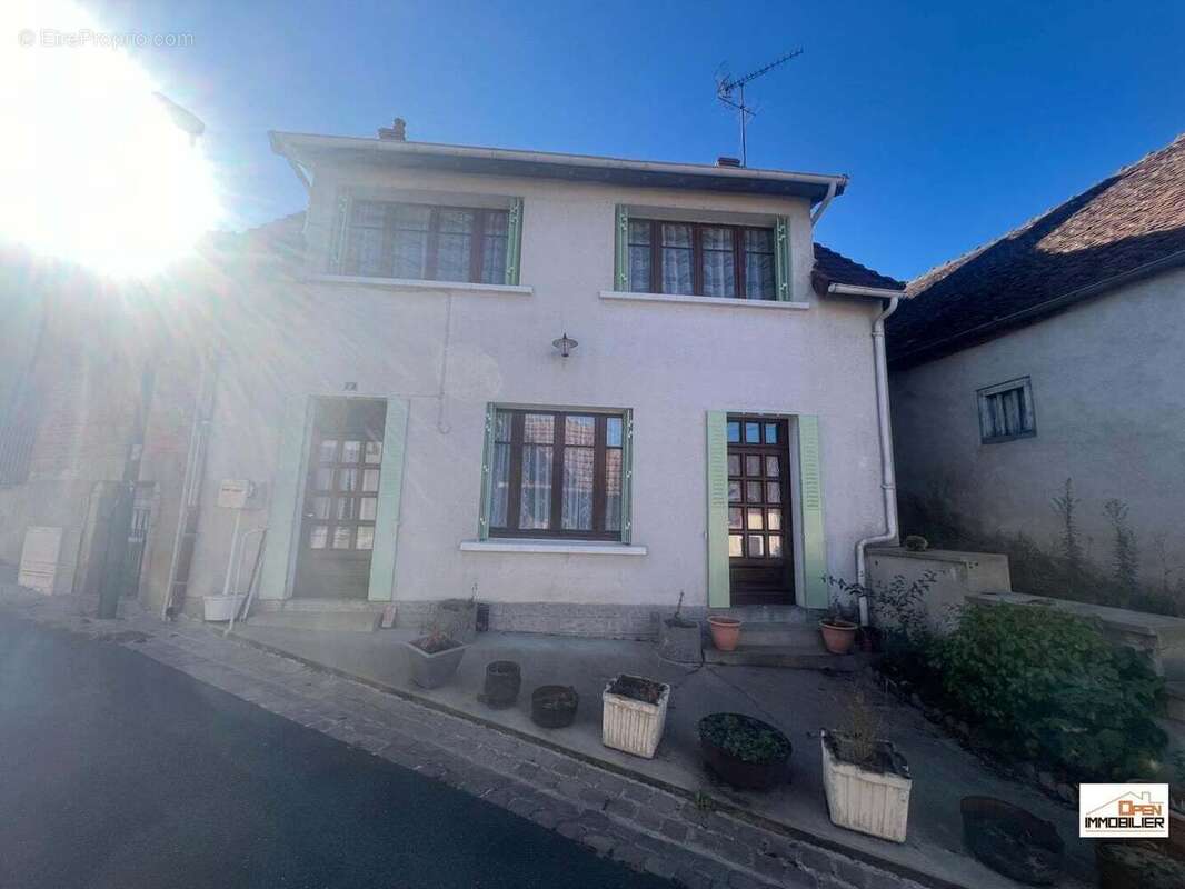 Maison 115 m² à Chateaumeillant  - photo 2