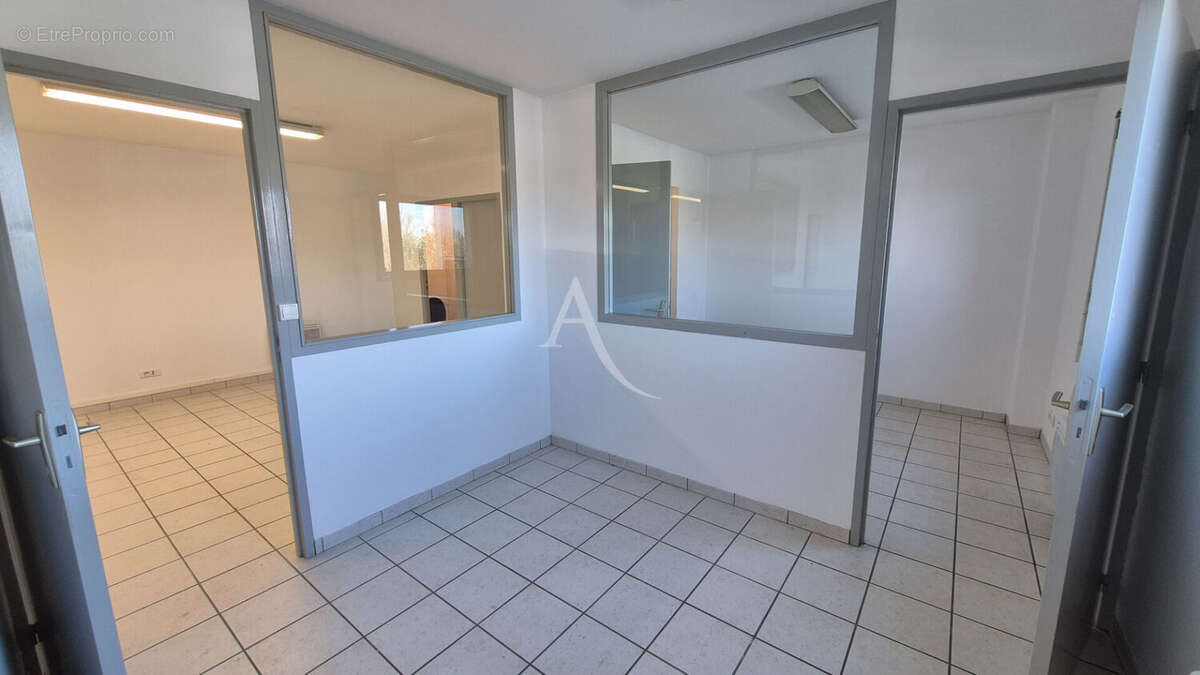 Commerce à LES GONDS