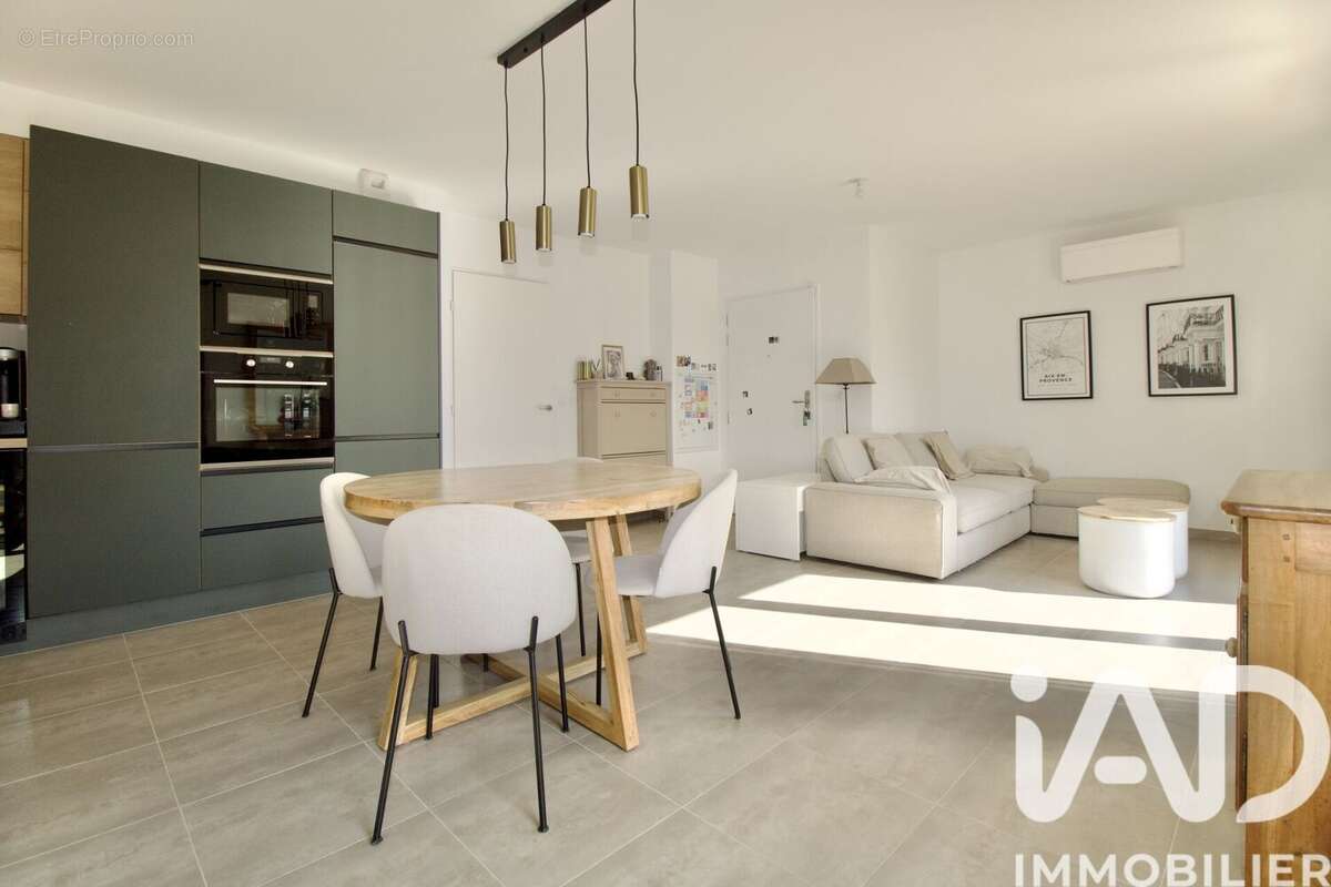 Photo 5 - Appartement à CHATEAUNEUF-LE-ROUGE