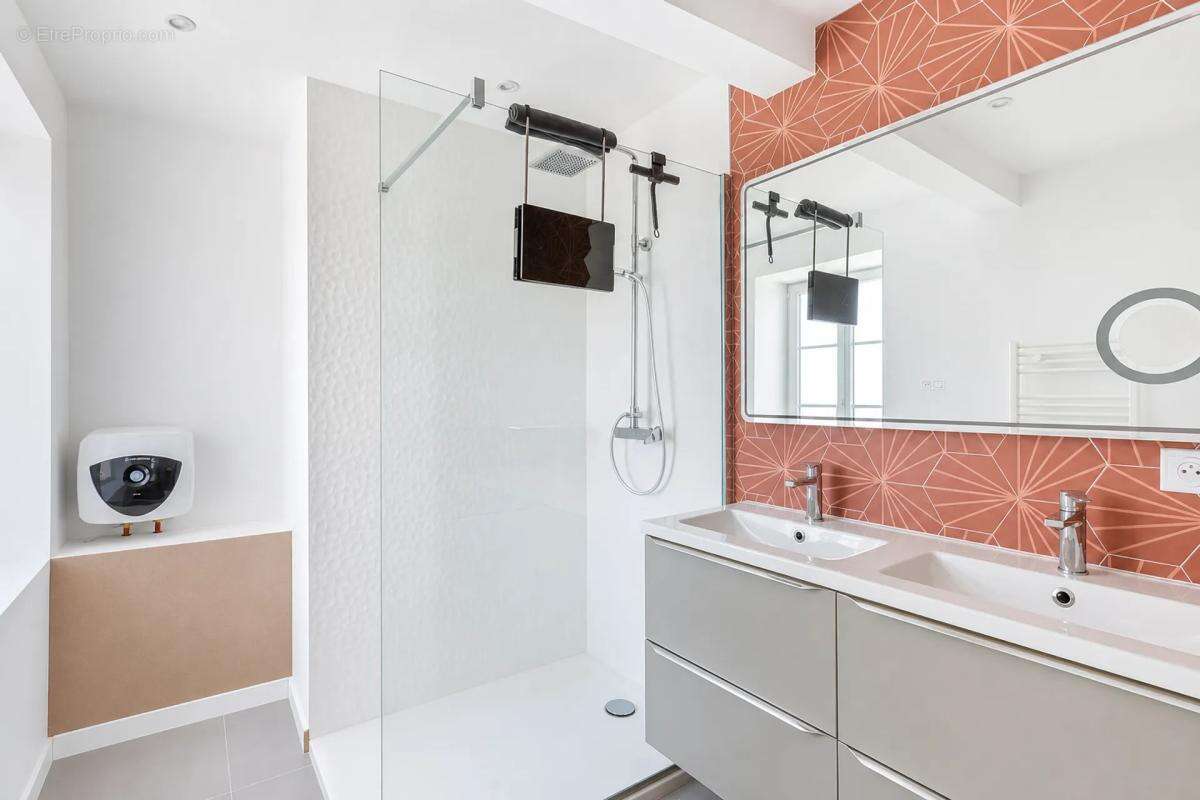 Villa en pierre rénovée avec garage à Vaulx-en-Beaujolais - photo 11
