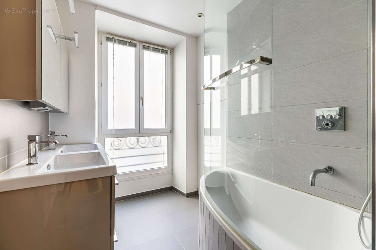 Appartement à PARIS-14E