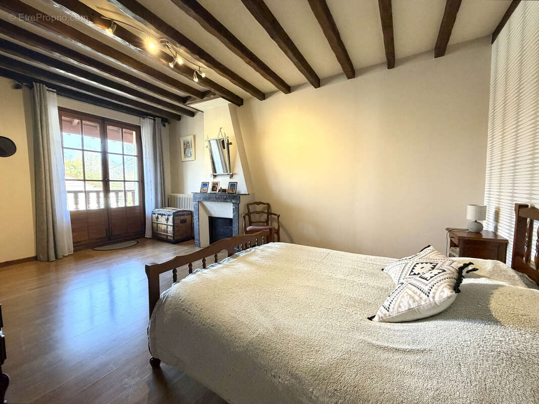 Maison à CONDE-SAINTE-LIBIAIRE