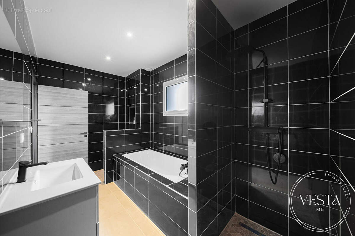 Maison à COLLONGES-LES-PREMIERES