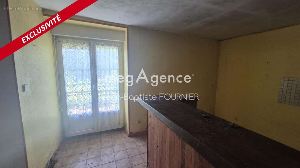 Maison en pierre à rénover – Tanville - photo 3
