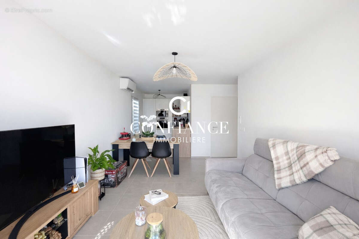 Appartement à CARROS