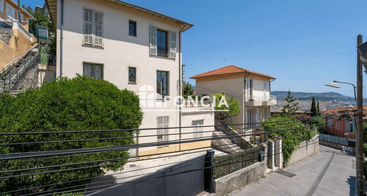 Nice Avenue Beausite F2 à rénover dans maison avec VUE MER ET VILLE EXCEPTIONNELLE - photo 10