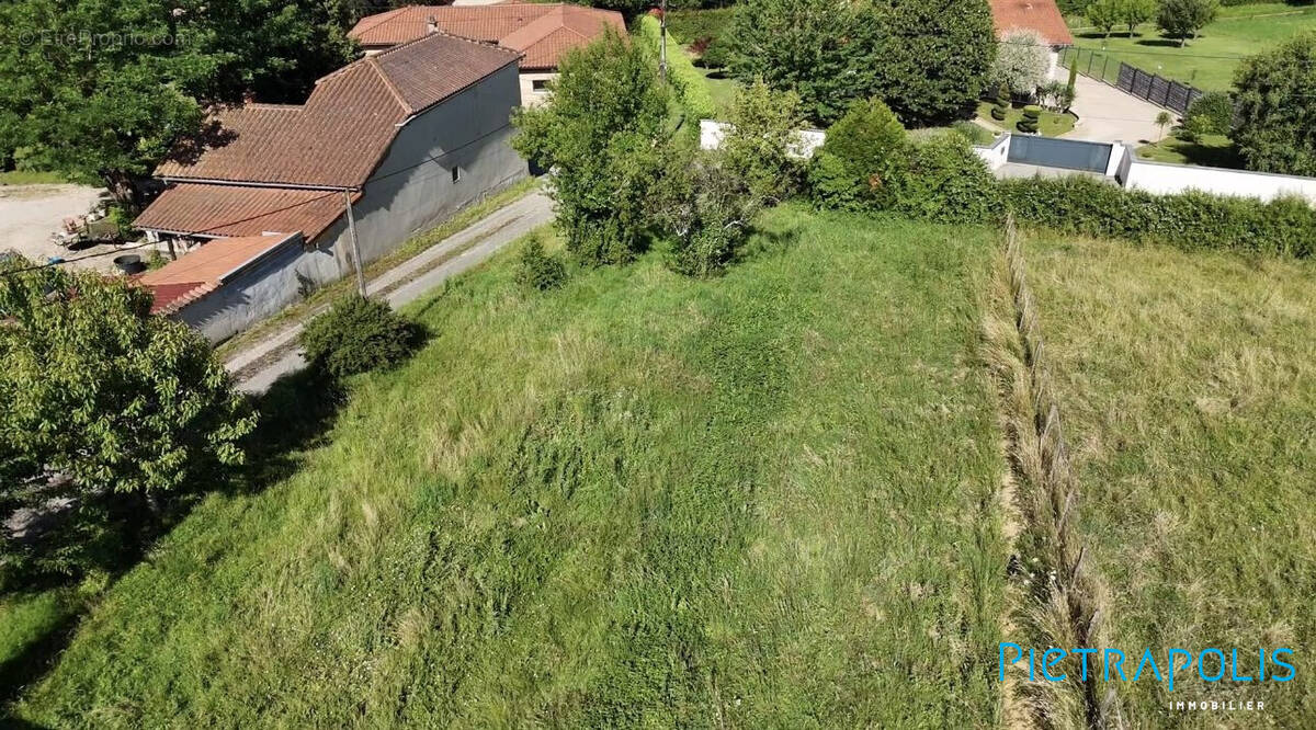 Terrain à SAINT-JULIEN-SUR-VEYLE