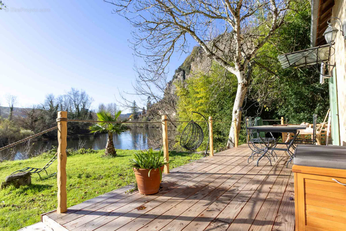 Maison à LA ROQUE-GAGEAC