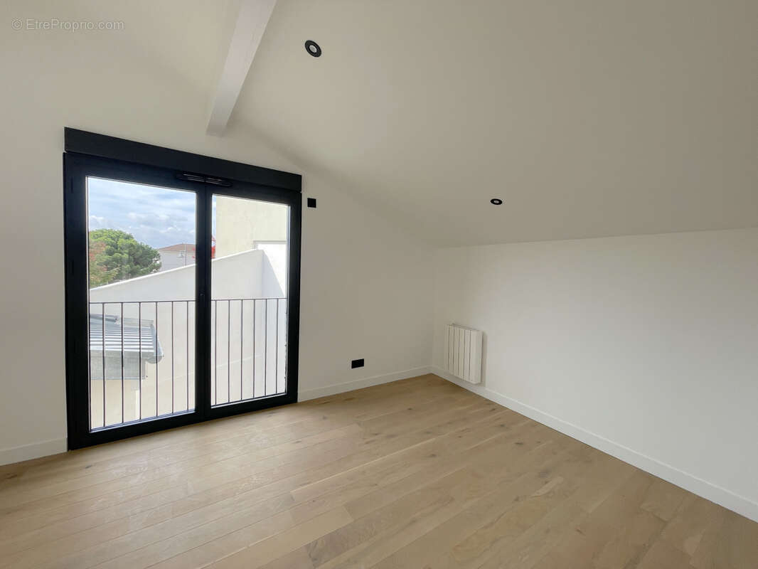 Appartement à LA TOUR-DE-SALVAGNY