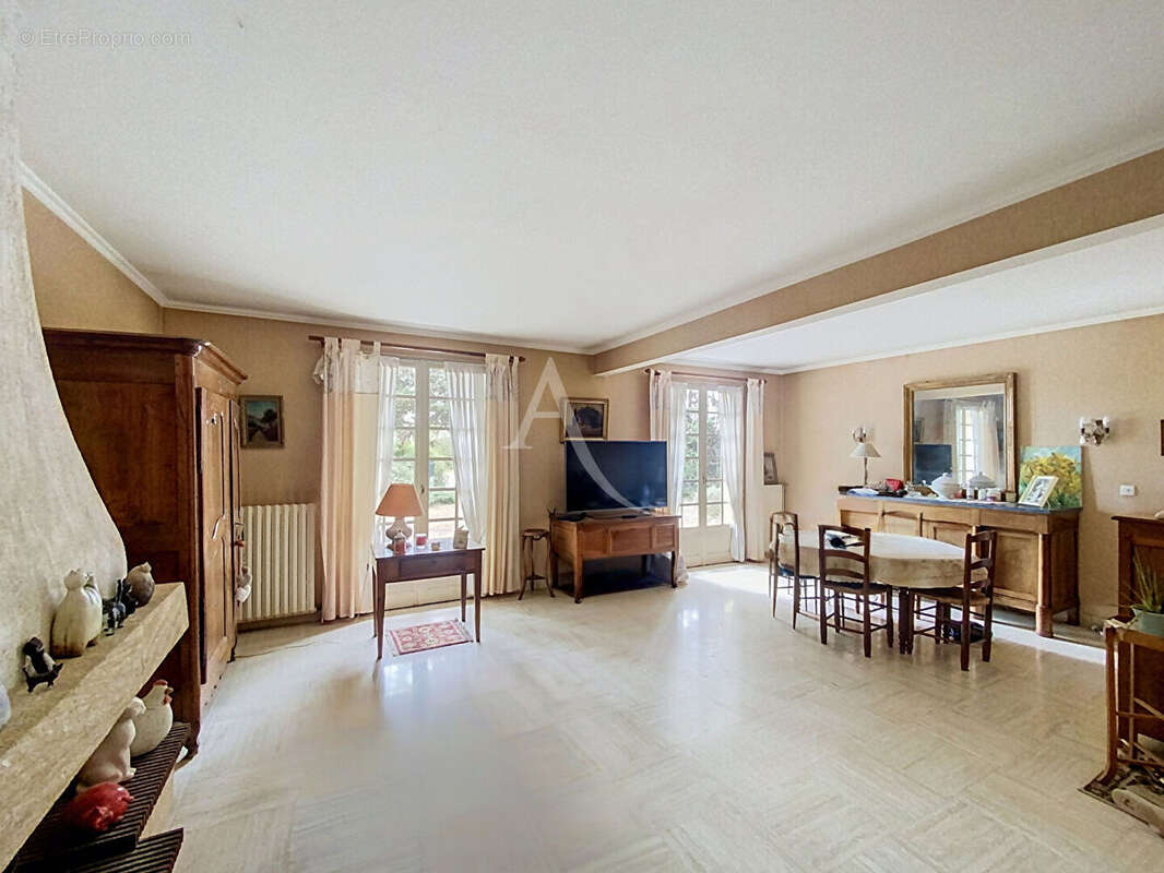 Maison à LA MEMBROLLE-SUR-LONGUENEE