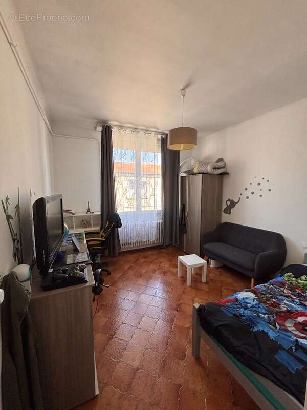 A VENDRE – Boulangerie-Pâtisserie avec appartement F5 !!! MONTPELLIER (34) - photo 2