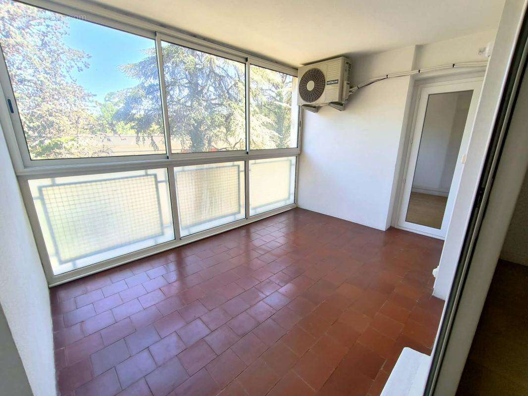 Appartement à BAGNOLS-SUR-CEZE
