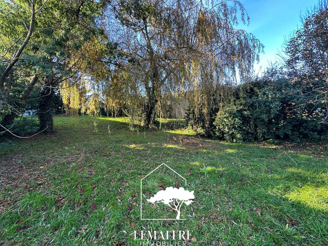 Terrain à LES MATHES
