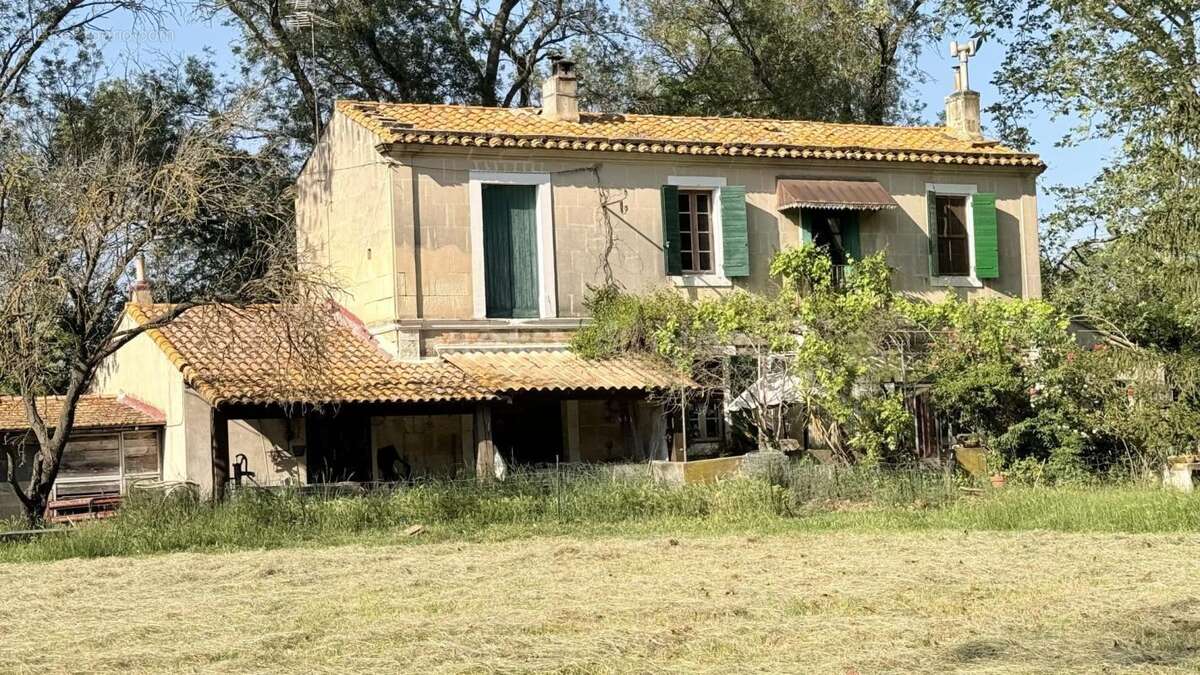 Maison à FONTVIEILLE