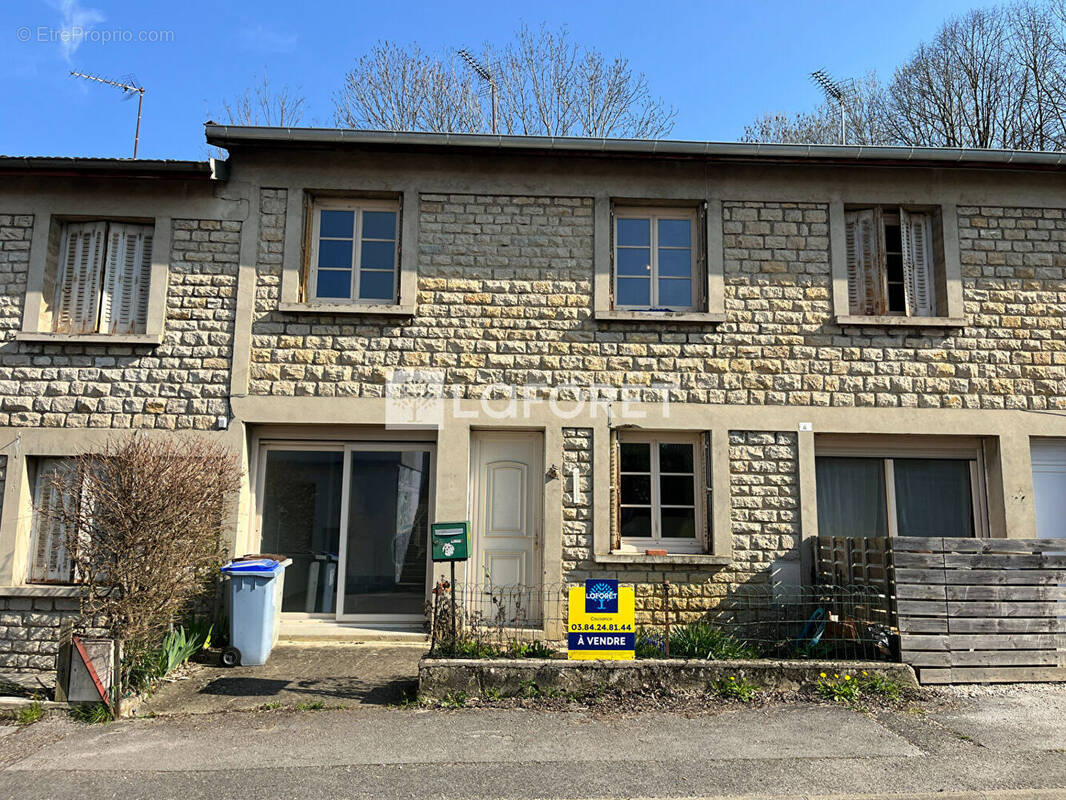 Maison à COUSANCE