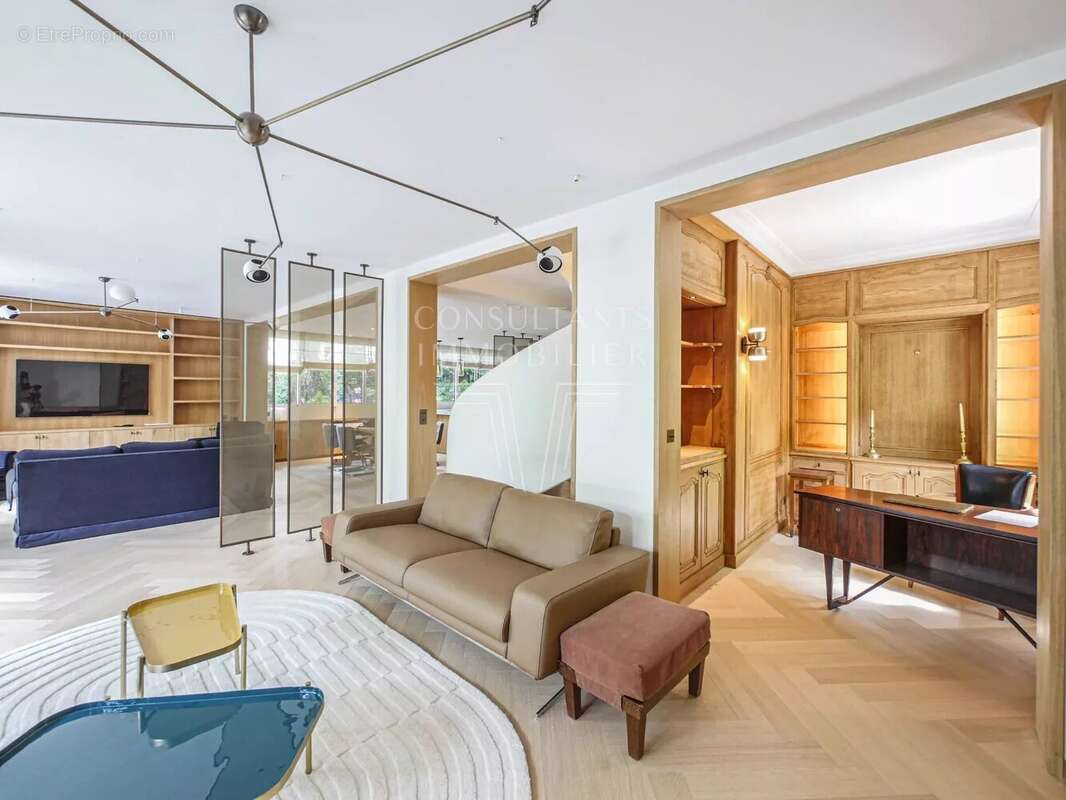 Appartement à NEUILLY-SUR-SEINE