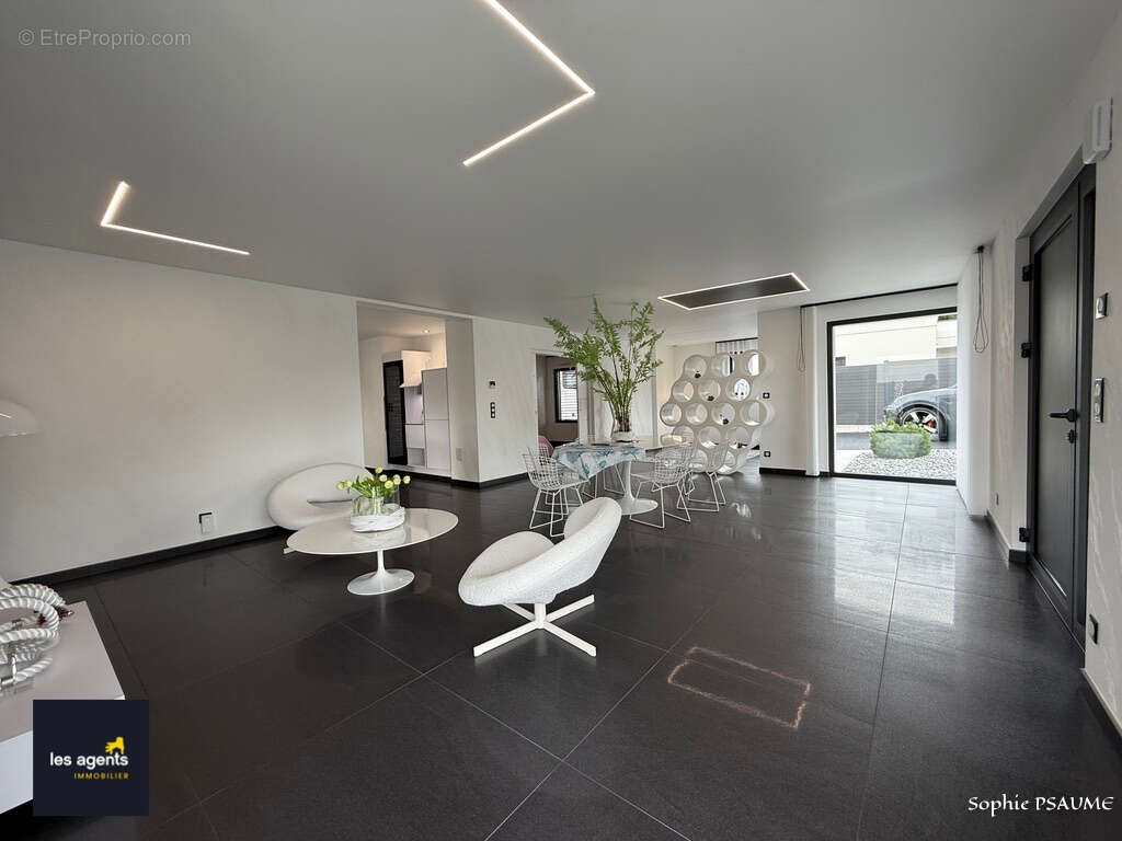 Maison à NEUFCHATEAU