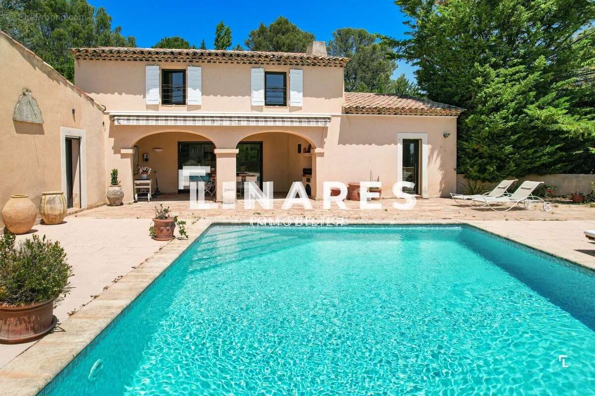 LA BELLE - Propriété de 457m2 - Vue Sainte-Victoire - Piscine et Dépendance - Saint-Marc de Jaumegarde - photo 17