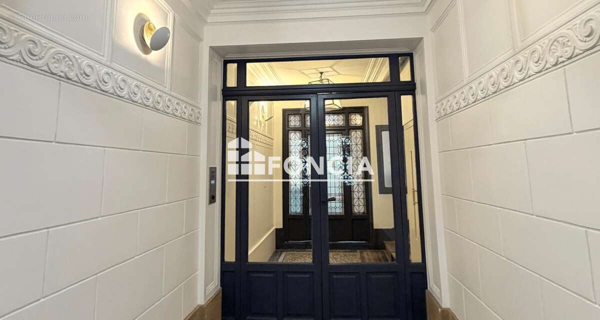 Place de l'odeon - photo 14