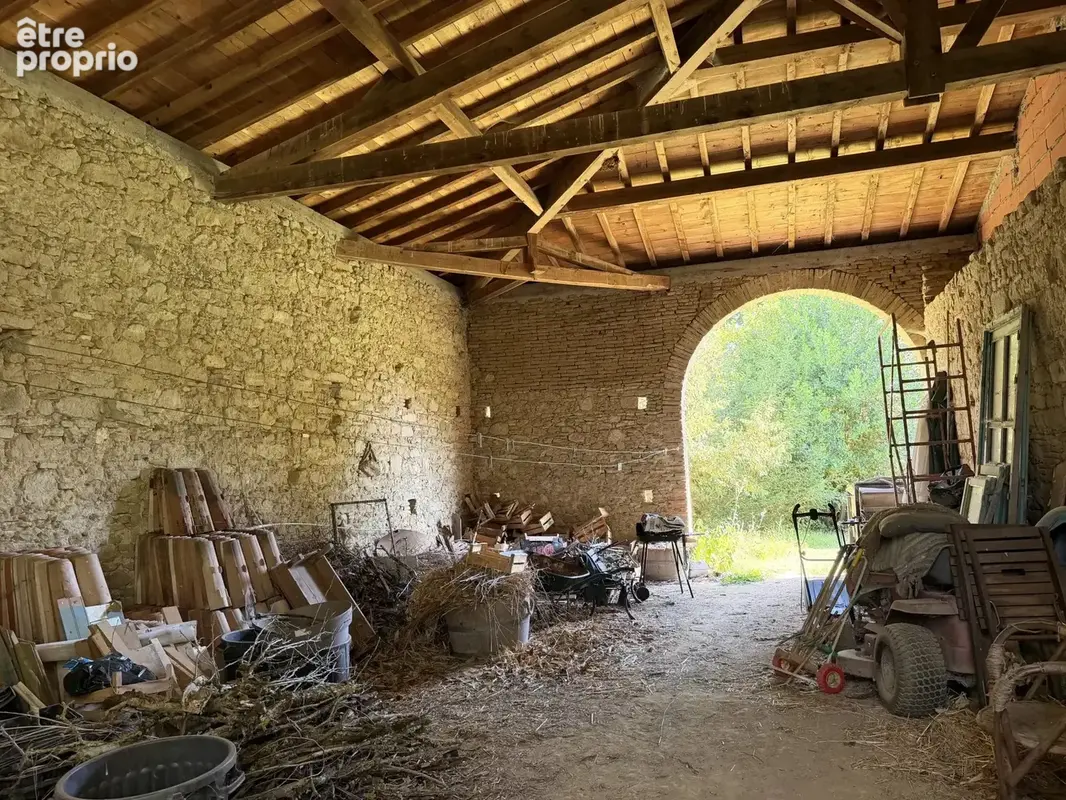 Ferme et dependances sur 5000 m² de jardin - photo 16