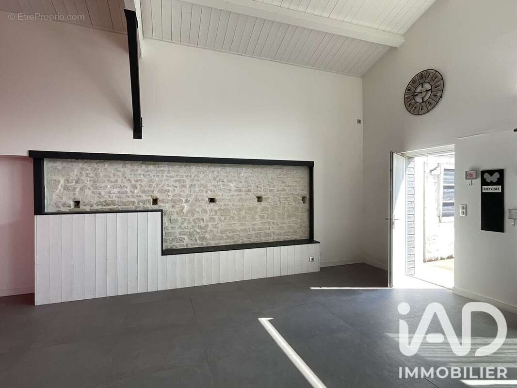 Maison 147 m² à Saint-Cyr-Du-Doret  - photo 8