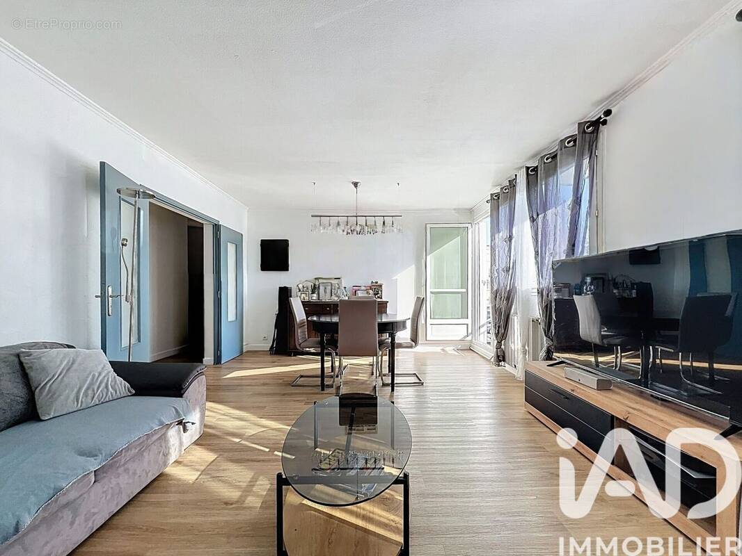 Photo 1 - Appartement à LE PLESSIS-TREVISE