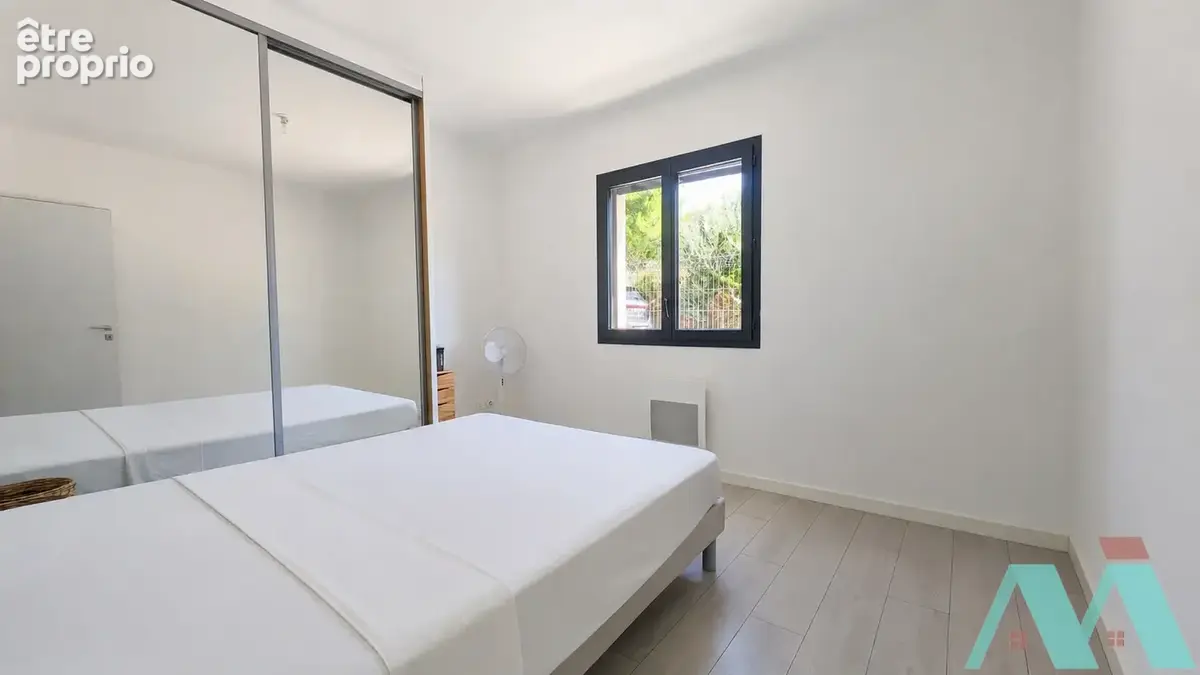 Villa récente 4 pièces plain-pied avec piscine sur terrain 710m2 - photo 12