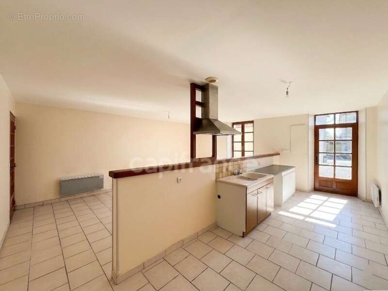 Ensemble immobilier de 131 m² - Terrain constructible et fort potentiel - Chepniers (17) - photo 4