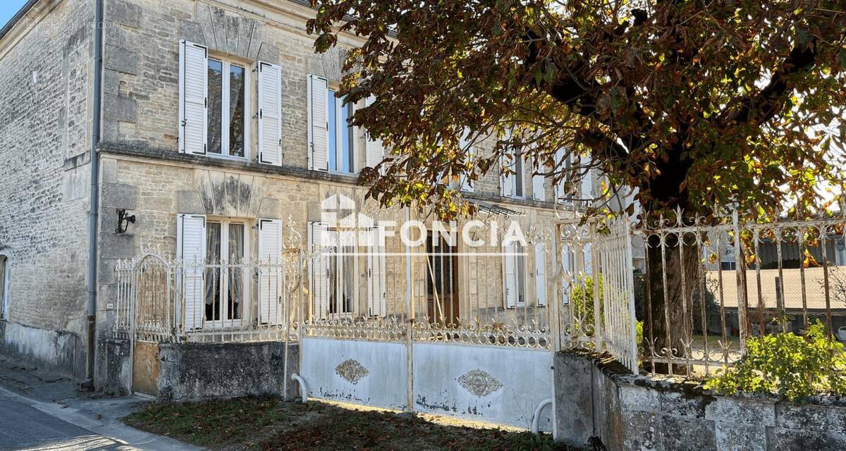 Maison à PRIGNAC