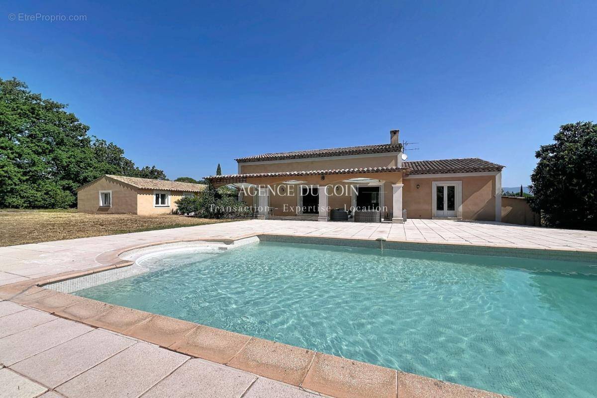 Maison à LE MUY