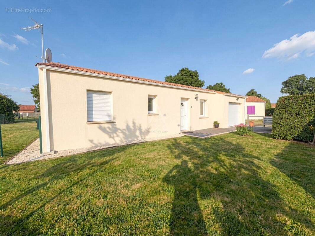 Maison à SAINTE-CECILE