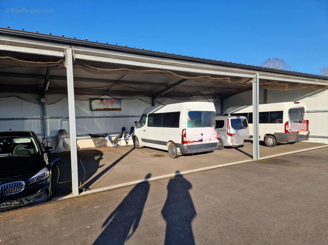 Commerce à MAGNAC-BOURG