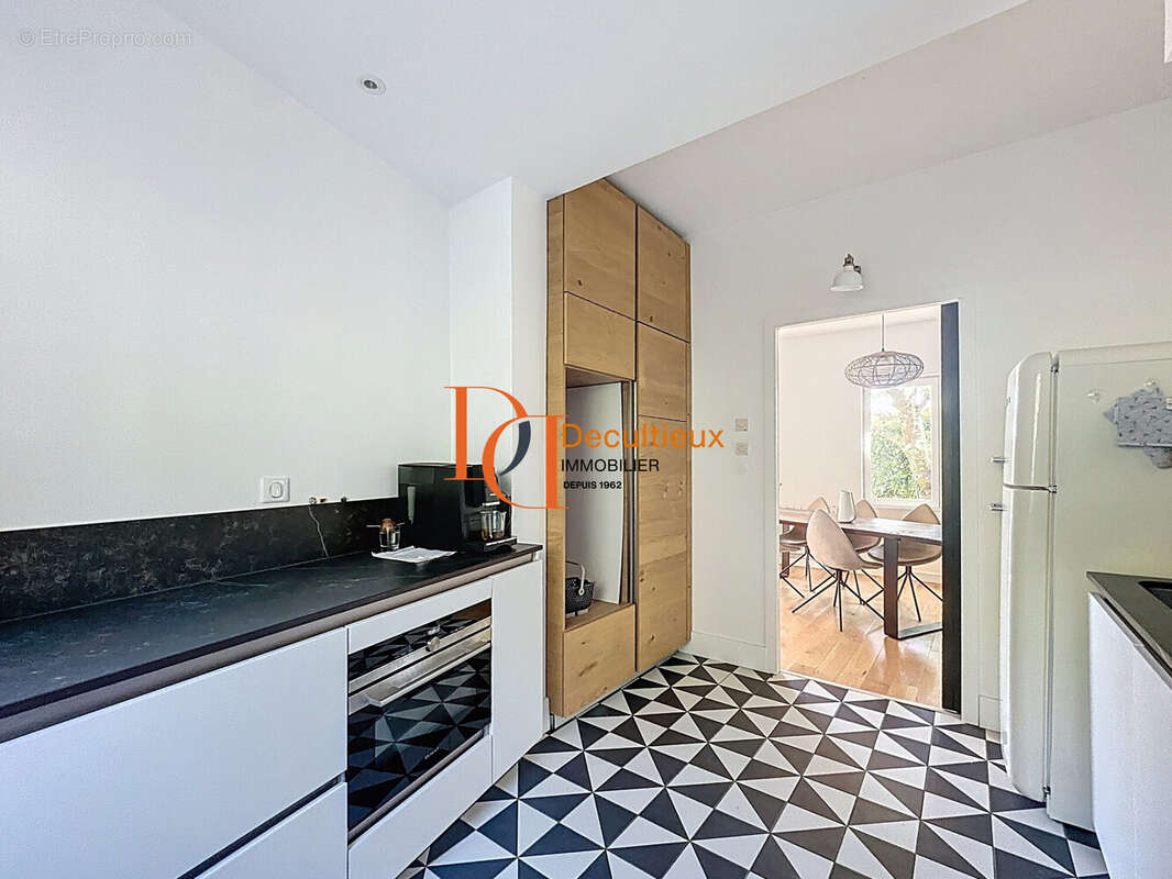 Maison à SAINT-GENIS-LES-OLLIERES