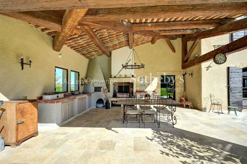 Maison à MEYRARGUES