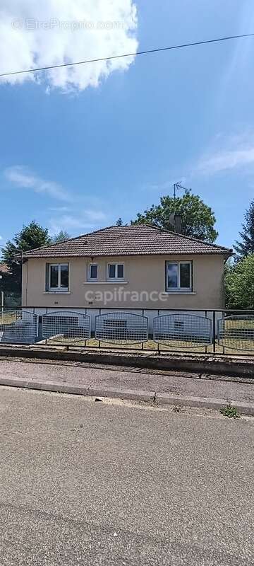 Maison à MONETEAU
